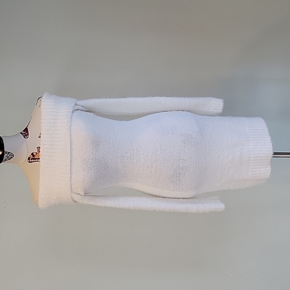 𝅺LOVE ALWAYS white off the shoulder dress.  Form fitting size Large - Picture 2 of 8